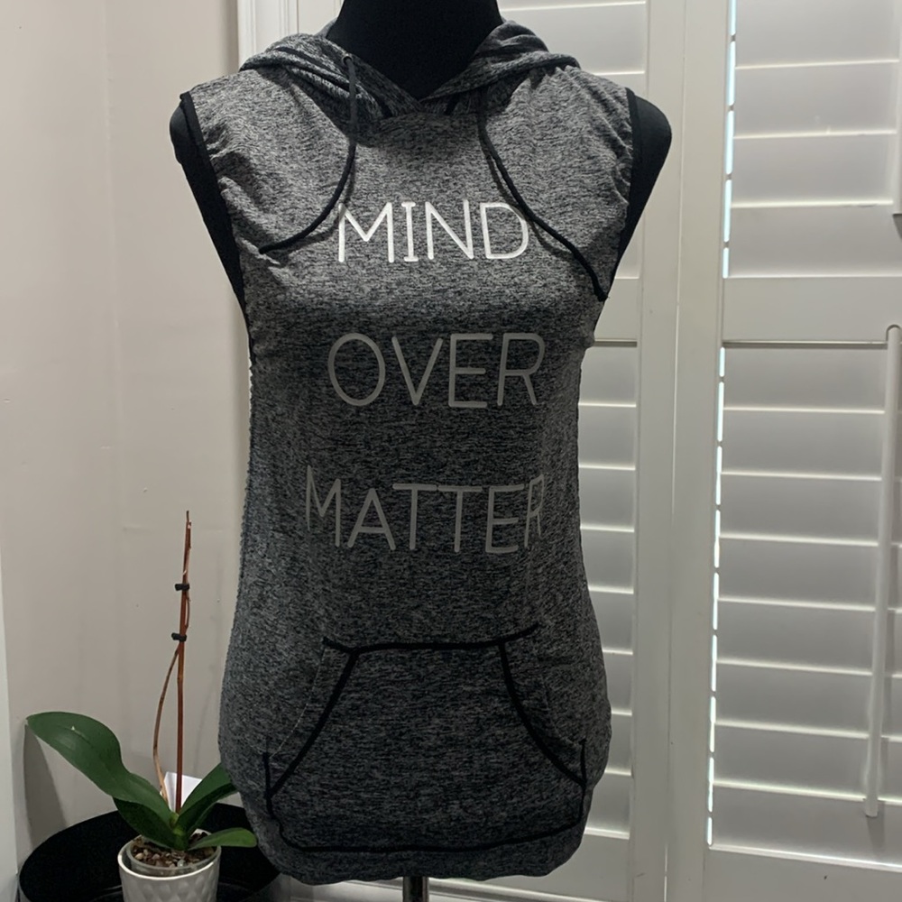 Soba Sport Grey sleeveless top with mesh back, front pocket and hood. Size M